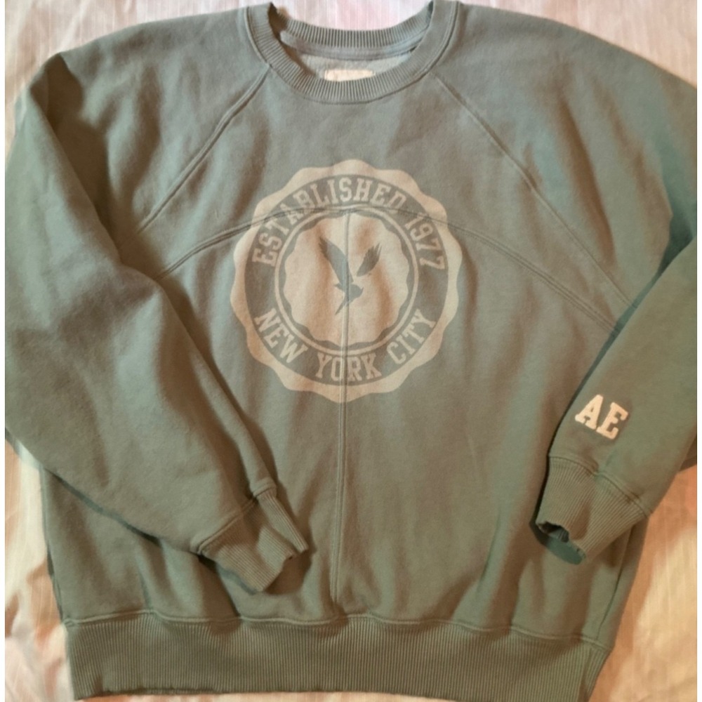 AMERICAN EAGLE Long Sleeve "AE 1977" Sweatshirt GREEN Size: X-Small